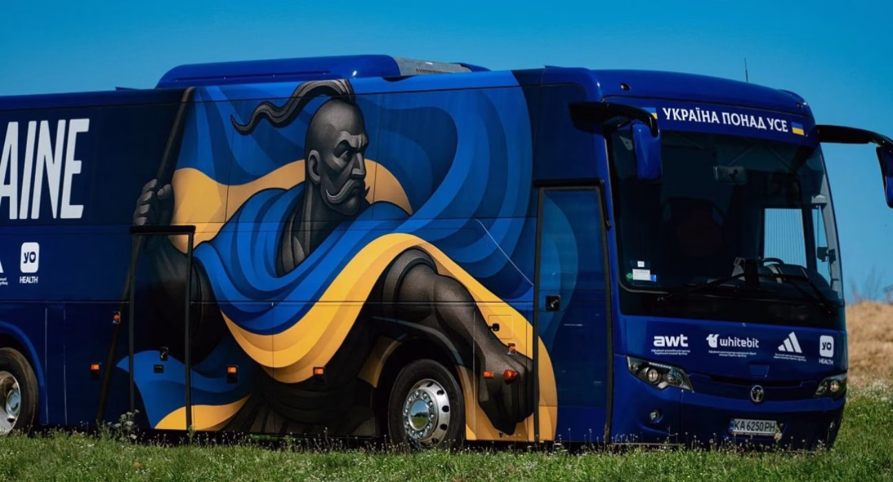 Козак Сірко і дух єдності: збірна України вирушає на ЧС-2026 в особливому автобусі (фото і відео)
