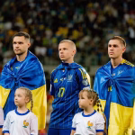 Александр Усик покоряет киноиндустрию: дебют с «Непобедимым», селфи с Дуэйном Джонсоном и восторженные аплодисменты на премьере