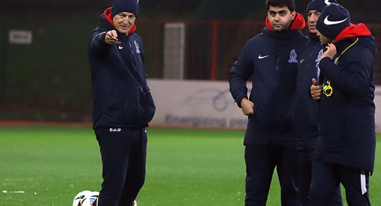 Я залишаюся керувати: тренера збірної Азербайджану закликають піти перед матчем з Україною